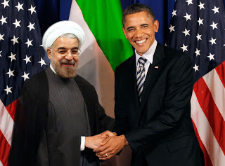 Hassan Rohani stringe le mani di Barack Obama.
