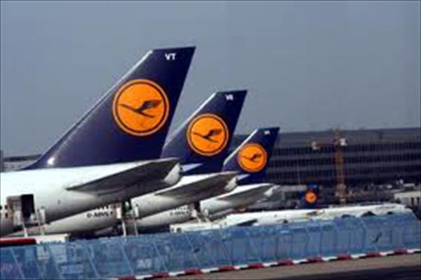 Aerei Lufthansa nell'aeroporto di Francoforte.