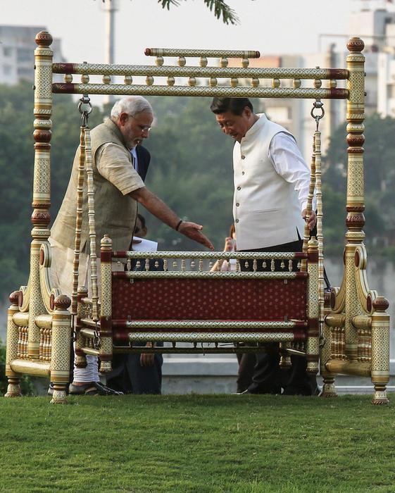 Il presidente cinese Xi Jinping e il Primo Ministro indiano Narendra Modi. Via della seta