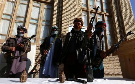 Militanti talebani in una foto d'archivio.