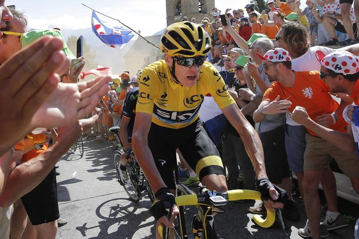 Chris Froome con la maglia gialla del Tour de France.