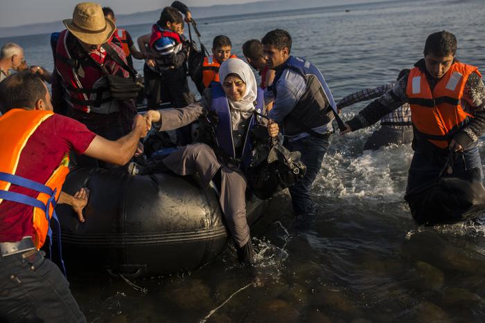 Migranti dalla Syria e Afghanistan arrivano nell'isola di Lesbo, in Grecia.