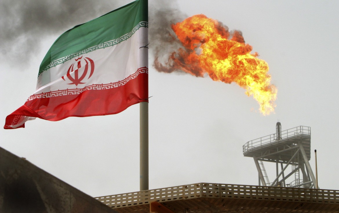 Petrolio Iran: secondo l'economista Leylaz, i canali saranno Russia e Turchia.