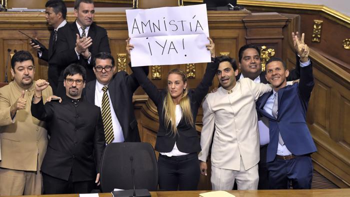 Venezuela, L’Opposizione Assume Il Controllo Del Parlamento - La Voce D ...