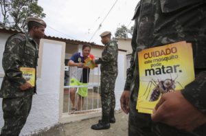 Soldados del Ejército brasileño realizan una movilización de limpieza  EFE/SEBASTIÃO MOREIRA