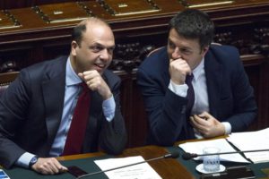 Il ministri degli Interni Angelino Alfano, con il premier Matteo Renzi