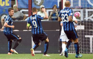 Inter Milan's forward Mauro Emanuel Icardi (C) scores the 1-0 lead during the Serie A soccer match between Inter Milan and Empoli at the Giuseppe Meazza stadium in Milan, Italy, 7 May 2016. Ansa/ Daniel Dal Zennaro