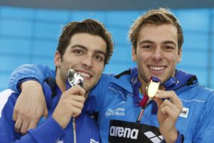 Winner Gregorio Paltrinieri (R) and second placed Gabriele Detti of Italy pose with their medals after competing in the men's 1500m Freestyle Final of the LEN European Aquatics Championships 2016 in London, Britain, 18 May 2016.  EPA/PATRICK B. KRAEMER