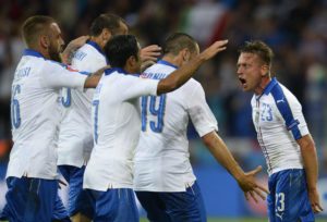 Emanuele Giaccherini (R) of Italy celebrates with teammates after scoring the 1-0 goal during the UEFA EURO 2016 group E preliminary round match between  Belgium and Italy at Stade de Lyon in Lyon, France, 13 June 2016. 