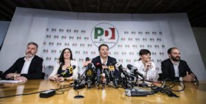 Il presidente del consiglio Matteo Renzi durante la conferenza stampa nella sede del Partito Democratico sui risultati delle elezioni amministrative comunali, Roma, 06 giugno 2016. ANSA/ANGELO CARCONI