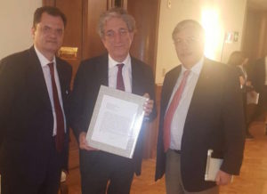 Da sinistra: il deputato Porta, il sottosegretario Pizzetti ed il senatore Micheloni.