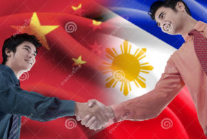 stretta-di-mano-con-la-bandiera-della-cina-e-di-filippine
