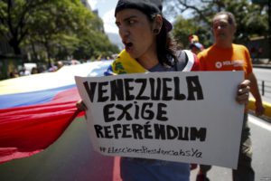Encuestadora revela que solo 29,3% de votantes apoyaría a Maduro al darse el referéndum 