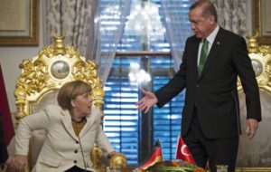 Erdogan attacca Merkel