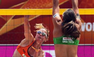 Danielle Remmers (L) of the Netherlands in action against the Italy's Viktoria Orsi Toth (R) during their second round match of the Beach Volleyball World Championships 2015 in Rotterdam, Netherlands, 29 June 2015.  EPA/RONALD SPEIJER