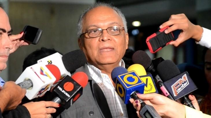 El representante de la MUD ante EL CNE, Vicente Bello, aseveró que el gobierno nacional acudió al diálogo debido a la “presión internacional”.