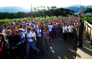 127.000 venezolanos fueron a Colombia a comprar productos de la cesta básica