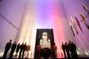 Celebran Día de la Bandera en el Panteón Nacional