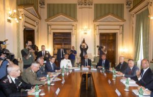 Il ministro dell'Interno, Angelino Alfano, durante la riunione del Comitato Ordine e Sicurezza presso il Viminale a Roma, 15 agosto 2016.  ANSA/CLAUDIO PERI