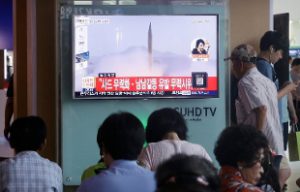 Corea Nord lancia 2 missili, uno cade in acque Giappone 