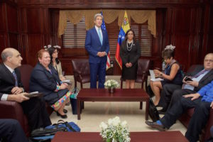 Delcy Rodríguez repudia declaraciones de John Kerry con respecto a la situación de Venezuela