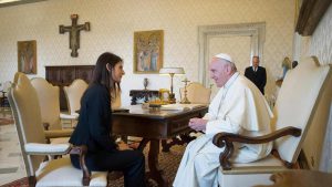 Raggi va in Vaticano, ma la Cei la boccia sulle Olimpiadi 