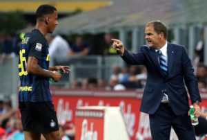 Inter's coach Frank De Boer talks with his player Senna Miangue during the Italian Serie A soccer match FC Inter vs US Palermo at Giuseppe Meazza stadium in Milan, Italy, 28 August 2016. ANSA/MATTEO BAZZI