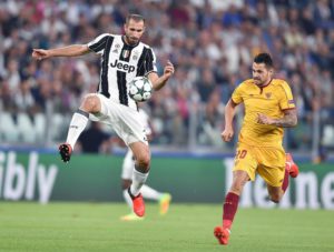 Juventus's Giorgio Chiellini, left, and Sevilla's Vitolo, right, in action during the Uefa Champions League soccer match Juventus FC vs Sevilla FC at Juventus Stadium in Turin, Italy, 14 September 2016 ANSA/ALESSANDRO DI MARCO