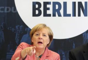 Merkel, prenderemo centinaia migranti da Italia e Grecia 