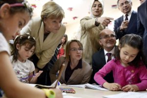 A handout picture provided by the German Federal Government shows German Chancellor Angela Merkel (L) as she visits a pre-school class at the Nizip I refugee camp in Gaziantep, Turkey, 23 April 2016. ANSA/STEFFEN KUGLER/GERMAN FEDERAL GOVERNMENT/
