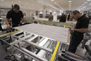 La nuova fabbrica fotovoltaica inaugurata a Cairo Montenotte dal presidente della Regione Liguria, Claudio Burlando,  ANSA/LUCA ZENNARO