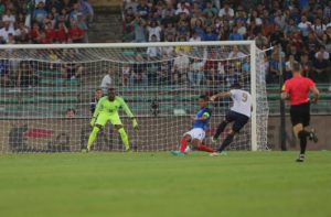 Italy's forward Graziano Pellè scores a goal during the friendly match between Italy and France at San Nicola Stadium in Bari, 1 September 2016. ANSA/ TONY VECE