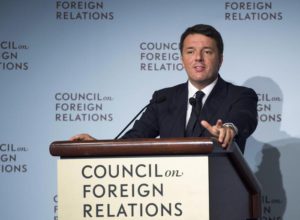 Il presidente del Consiglio Matteo Renzi durante il suo intervento al Council on Foreign Relations di New York, 20 settembre 2016.  ANSA / US PALAZZO CHIGI - TIBERIO BARCHIELLI