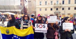 La protesta dei venezuelani a Roma