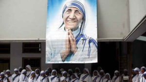 Papa: Teresa, santa per mondo sfiduciato, avido tenerezza