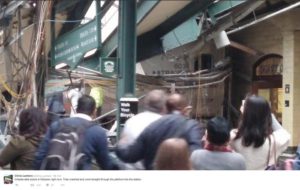 Chris Lantero @Chris_Lantero 58 min58 minuti fa Unbelievable scene in Hoboken right now. Train crashed and went straight through the platform into the station.