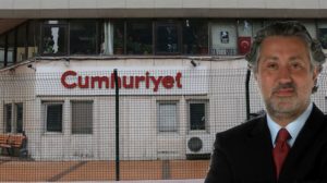 La redazione di Cumhuriyet e il direttore Murat Sabuncu arrestato dalla polizia di Erdogan