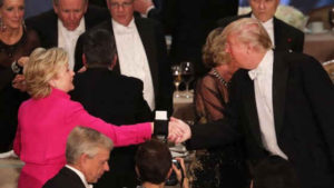 Clinton-Trump, battute al vetriolo alla cena di gala 