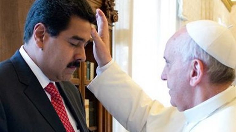 Nella foto d'archivio Papa Francesco riceve in Vaticano il presidente venezuelano Nicolás Maduro.