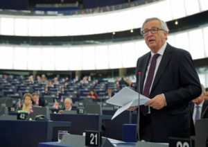 Juncker attacca ancora Trump, 'campagna disgustosa' 
