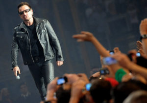 Il cantante degli U2 Bono Vox durante un concerto l'8 ottobre 2010. ANSA / ETTORE FERRARI