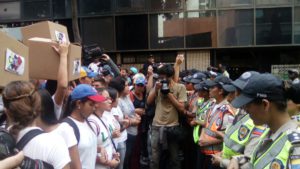 Los studiantes universitarios  exigen la fecha del referéndum revocatorio y la liberación de más 60 de sus compañeros detenidos durante las protestas