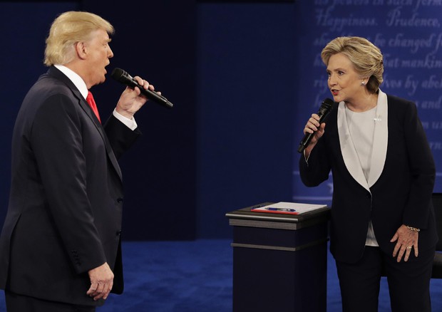 Hillary e Tramp durante un dibattito in campagna elettorale