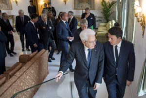 Roma - Il Presidente della Repubblica Sergio Mattarella con il Presidente del Consiglio dei Ministri Matteo Renzi ed altri membri del Governo, in occasione dell'incontro per il prossimo Consiglio Europeo, oggi 14 ottobre 2016.  (Foto di Paolo Giandotti - Ufficio per la Stampa e la Comunicazione della Presidenza della Repubblica) -------------------------------------------------------------------------------------------
