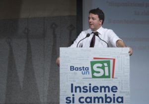 Il presidente del Consiglio, Matteo Renzi, partecipa a un incontro per il sì al referendum al Palazzo dei Congressi di Cagliari, 16 novembre 2016. ANSA/UFFICIO STAMPA PALAZZO CHIGI-TIBERIO BARCHIELLI ------------------------------------------------------------------------------------------