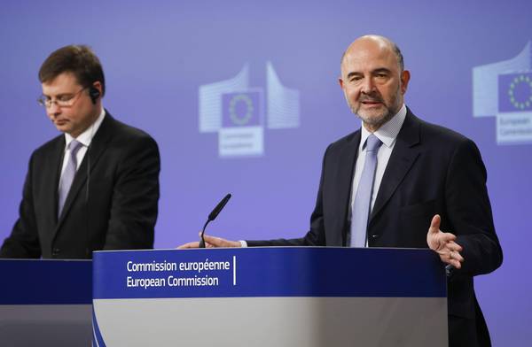 Pierre Moscovici, e Valdis Dombrovskis.