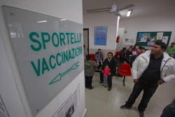 Sportello vaccinazioni in un ospedale. Provax
