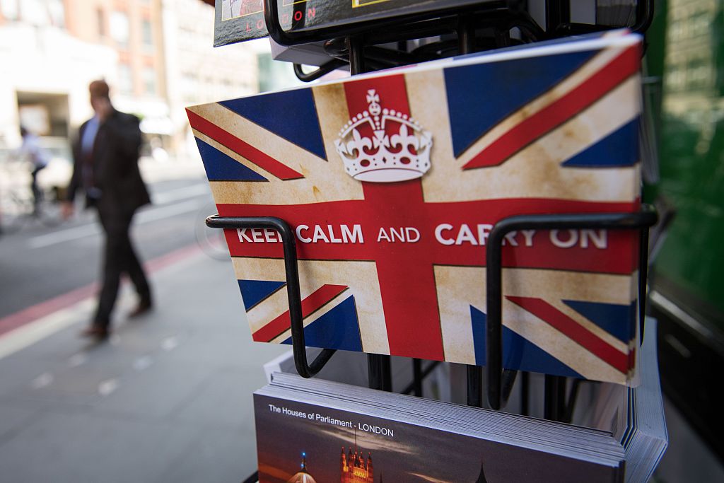 La bandiera inglese fuori di un negozio. Brexit