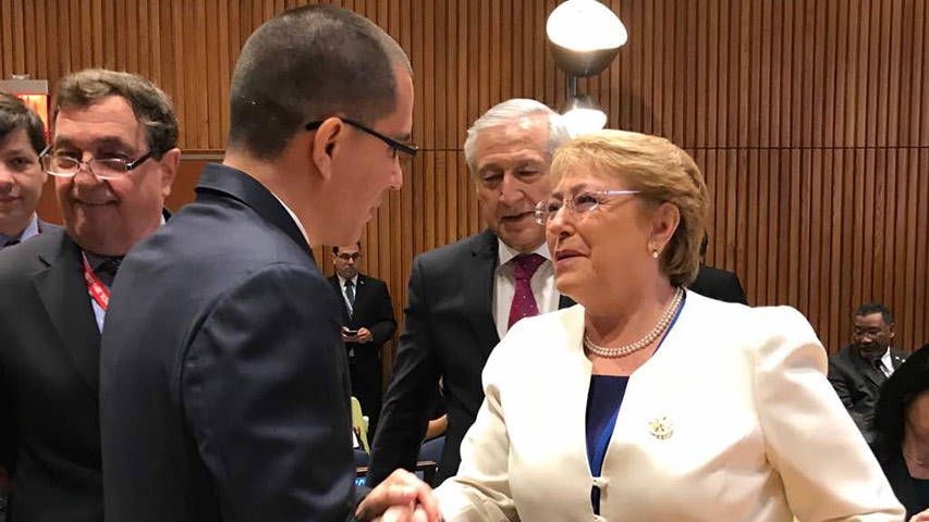 Bachelet y el ministro Arreaza