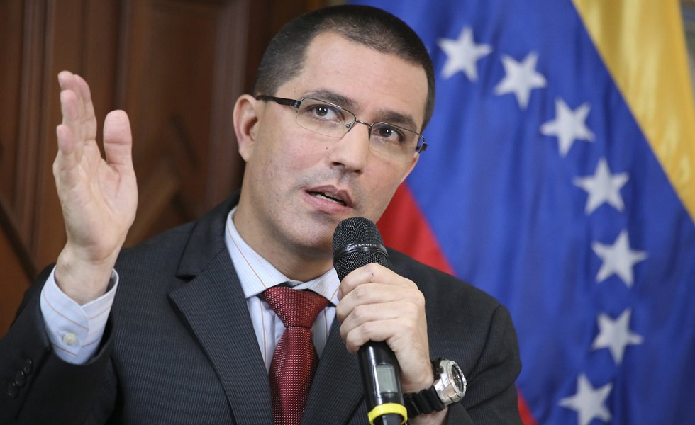 Según el primero al mando de la Casa Amarilla, Jorge Arreaza, el presidente peruano Pedro Pablo Kuczinsky mandó  la invitación formal  a Maduro.